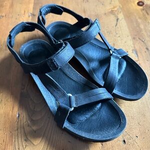 Teva Ysidro Black Leather Sandals Sz 8